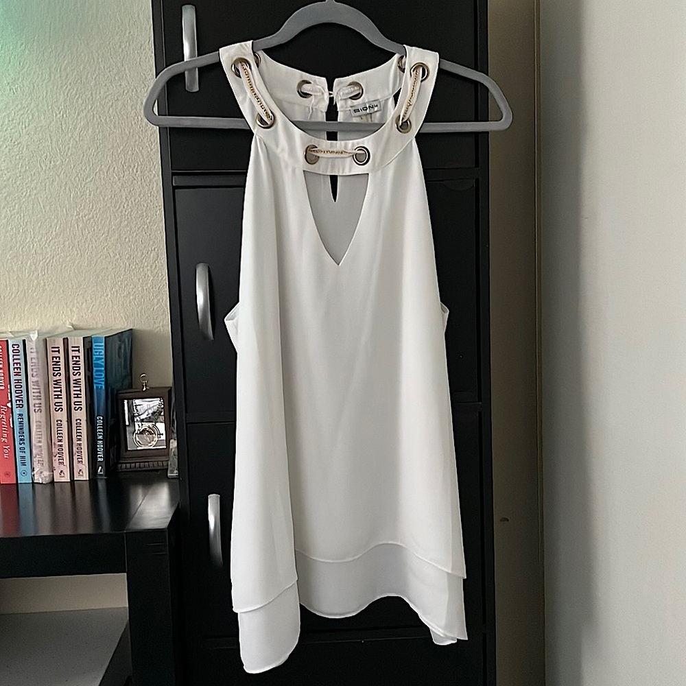 White SIONI tank top.